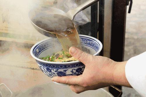 兰州拉面青椒牛肉盖浇面的做法,牛肉汤面重庆小面汤料配方