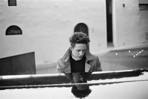 【MH访谈】离开伦敦投行和5万月薪，去街头弹钢琴的英国小哥