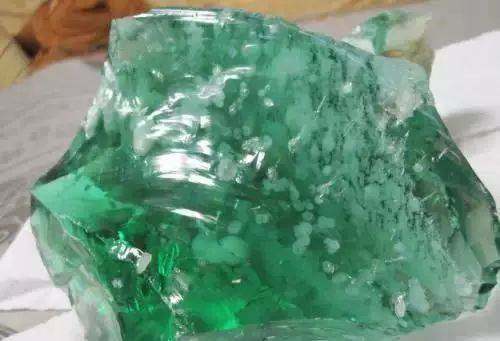 辨别原石真假最简单方法,原石怎么看真假鉴别方法