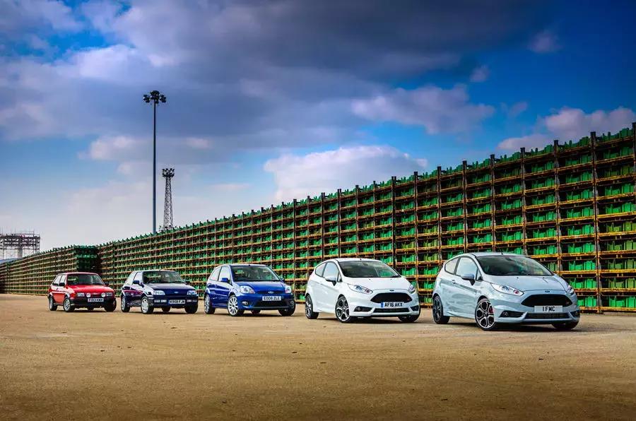 阿斯顿嘉年华,阿斯顿马丁嘉年华三厢