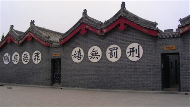 清朝监狱实况，女子脸上为啥要涂满黑灰？真相很冷血