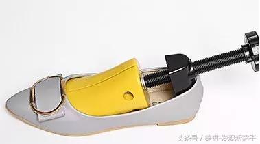 高跟鞋不跟脚前面磨小指,高跟鞋大拇指往下磨脚怎么办