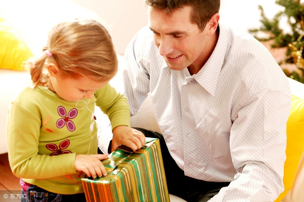 嗯哼收拾玩具不用妈妈帮如何培养孩子自理能力呢？