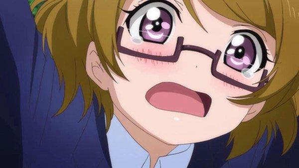 动漫眼镜娘摘下眼镜,摘下眼镜解除封印后的女生