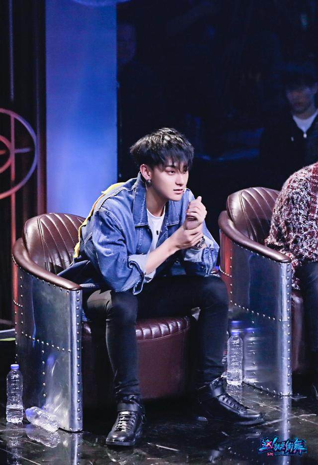 范丞丞盲盒手办乐华,范丞丞易烊千玺朋友请听好头像