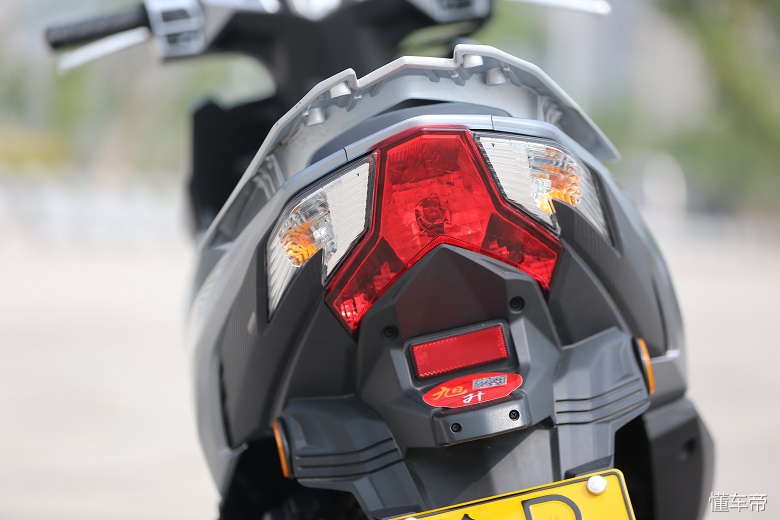 新大洲本田rx125裂行哪种颜色好看,新大洲本田裂行rx125和铃木uy125