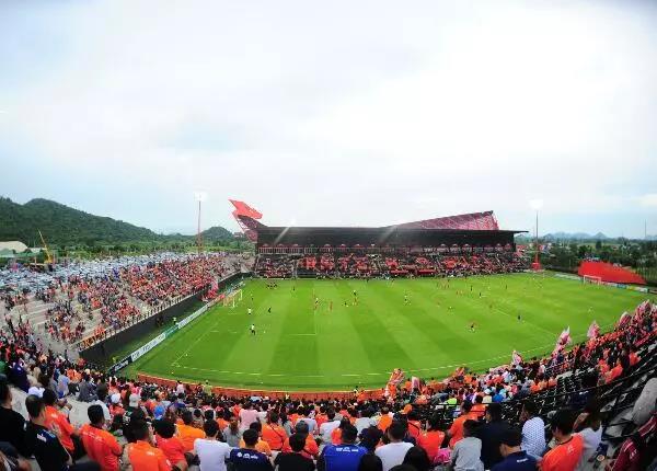 盘点：炼尸房边、大海之滨和群山环绕的泰国十大神奇球场