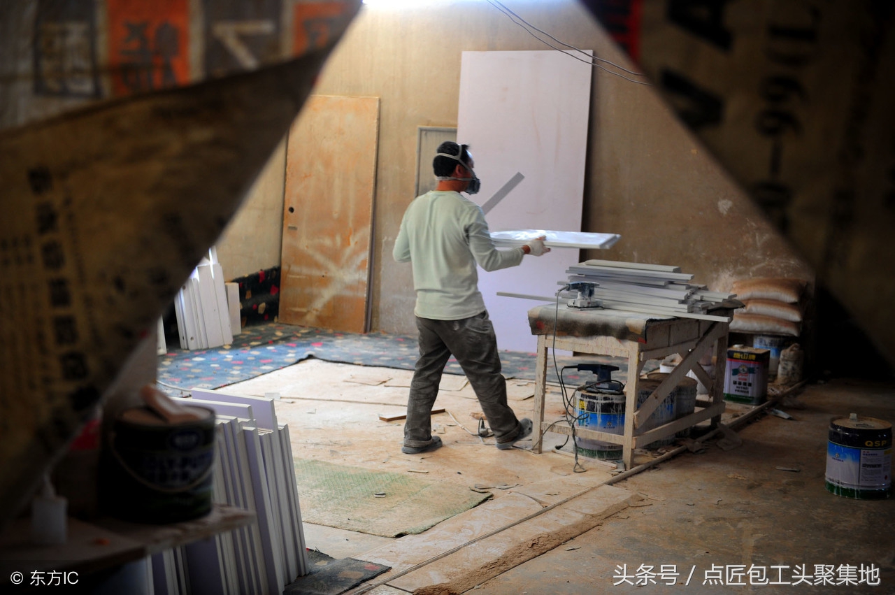 装修电工辛苦不,装修水电工师傅月收入