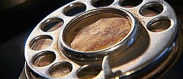 面对产科医生不许结婚生子的无理规定，她说：那我就一辈子不嫁！