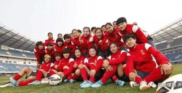 中国女足3-4不敌日本的原因,中国女足向球迷道歉