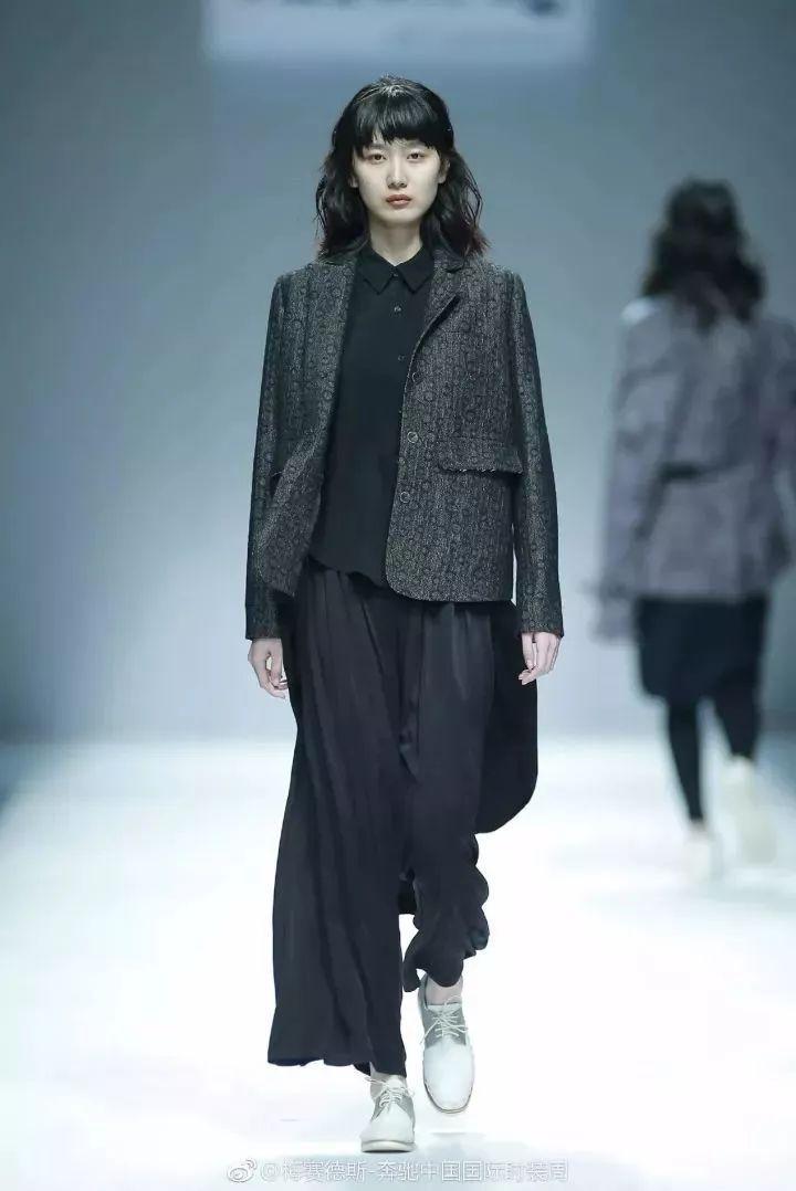 冷暖肤色服装搭配知识,服装搭配知识分享