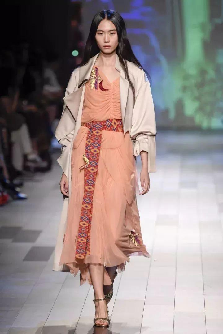 冷暖肤色服装搭配知识,服装搭配知识分享