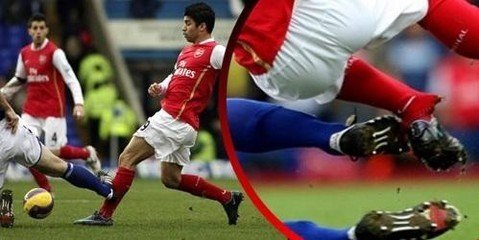 足球守门被爆头,足球守门员被爆头