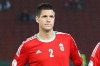 足球场上老被爆头怎么办,足球场上十大惨烈瞬间