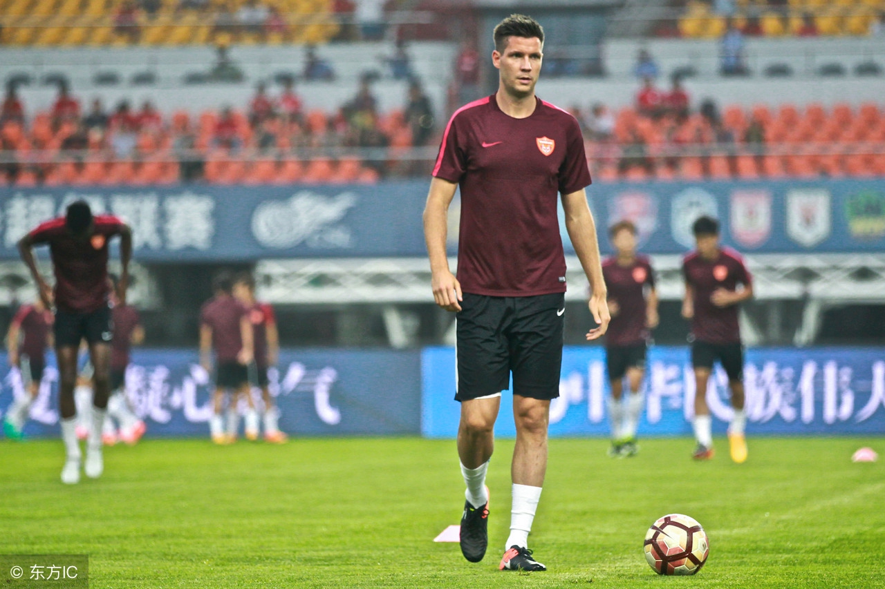 足球比赛踢人禁赛,足球比赛球员被禁赛