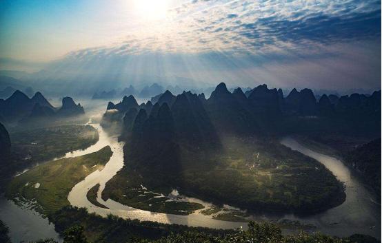 上联人间红日暖求下联,人间正道是沧桑求下联