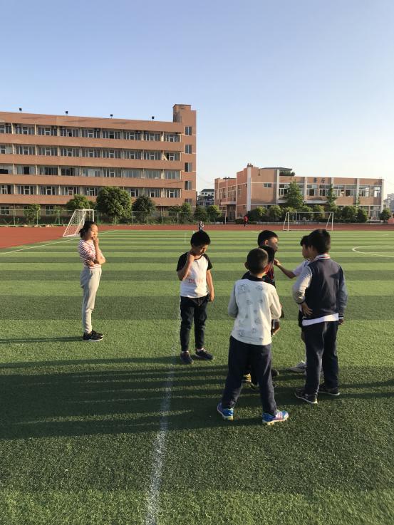 不要只看国外的基础设施，看看我国的小学厉害不厉害！