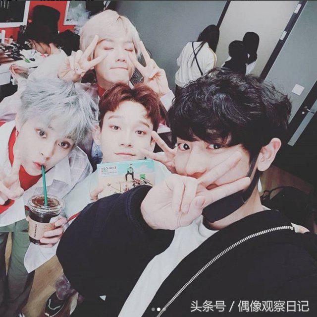 你羡慕吗？神秘男现身EXO-CBX签名会，握手又拥抱引现场粉丝尖叫