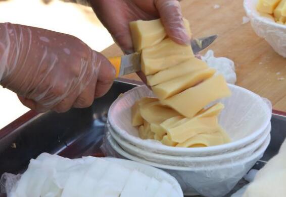 做豌豆凉粉是淀粉还是豌豆粉,豌豆粉与豌豆淀粉做凉粉哪个更好