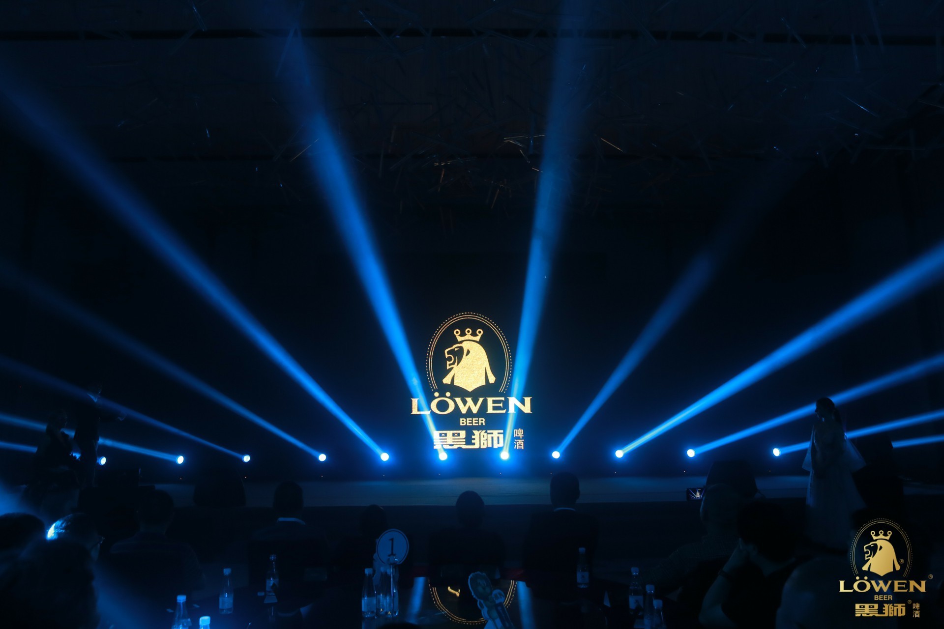 雪花黑狮原浆啤酒,网红直播饮白酒