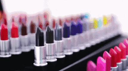 1天卖2亿的口红,一天卖几百支口红