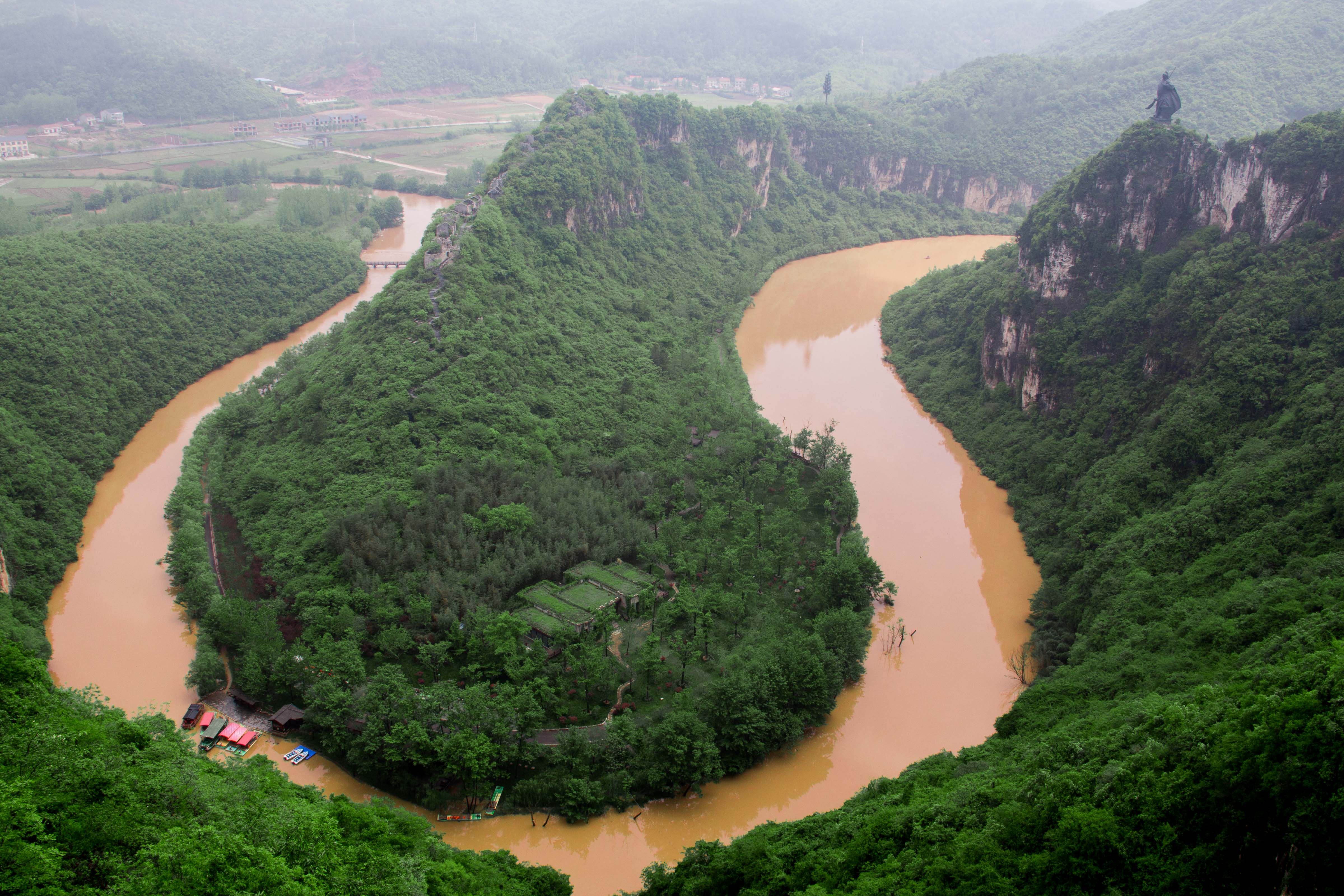 石牛寨悬崖飞拉达,南漳春秋寨滑索多少钱