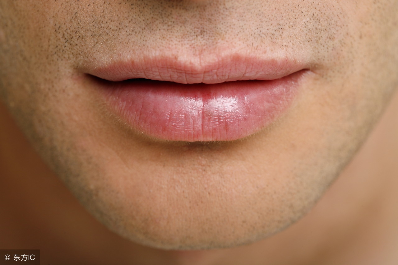 嘴唇干燥缺水怎么解决,嘴唇干燥起皮怎么改善