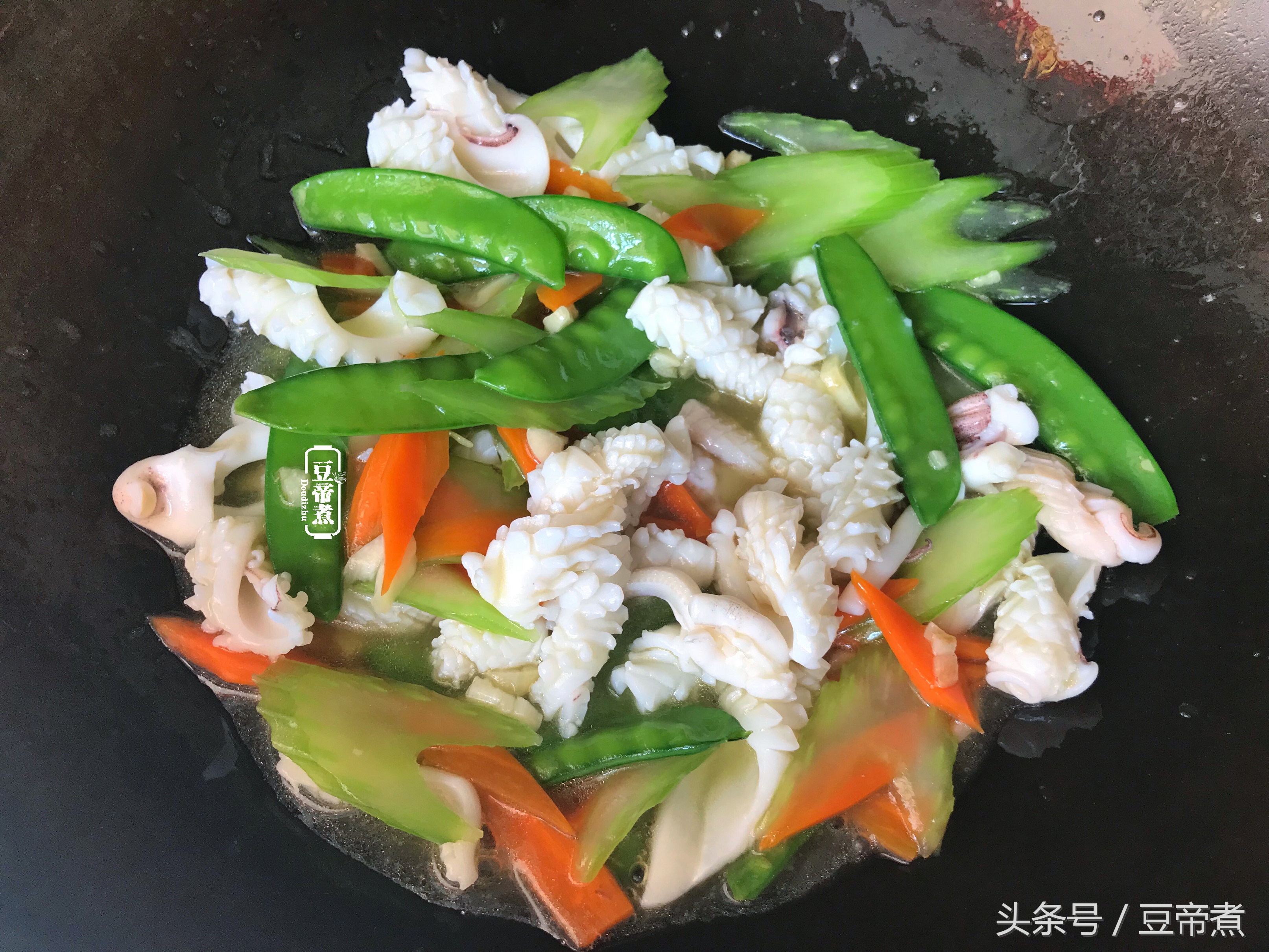 鱿鱼三种新款花刀切法记得收藏,鱿鱼怎么切花刀才卷得漂亮