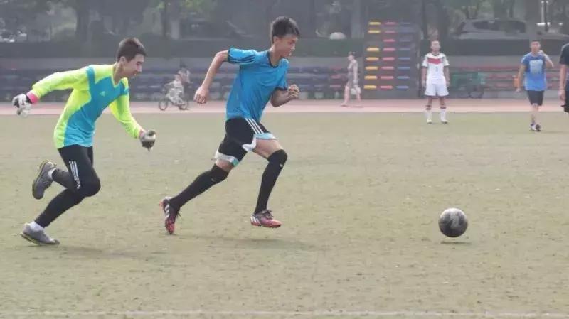 一个真正热爱足球的人,真正热爱足球的人是什么样的