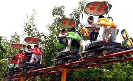 游乐园项目英文，玩过山车的“玩”是play么