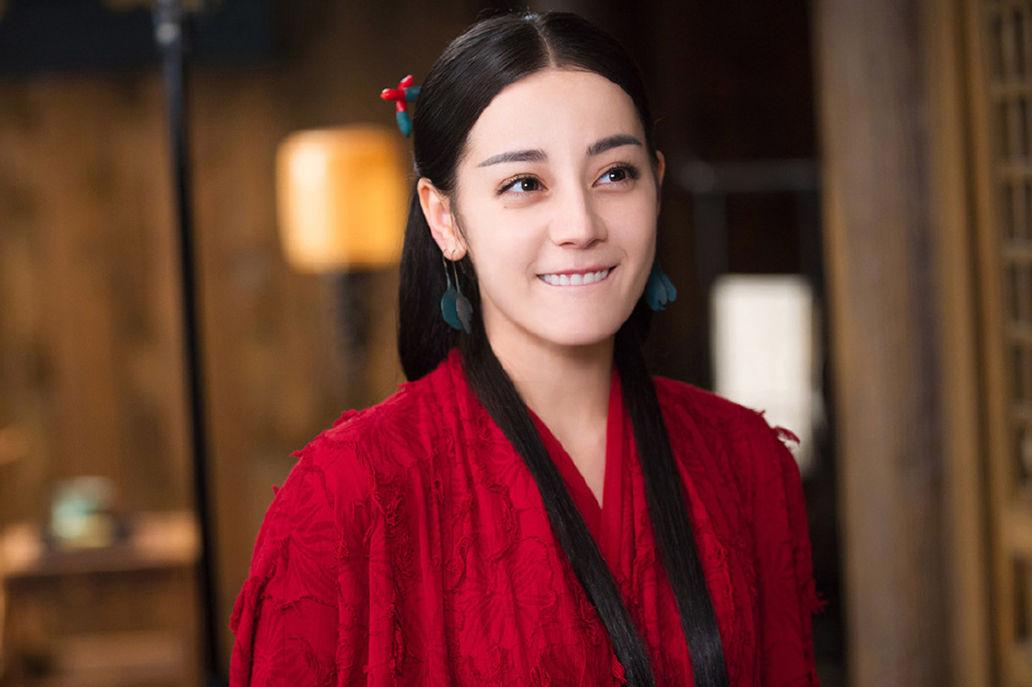 迪丽热巴烈火如歌时期,迪丽热巴白衣撑伞烈火如歌