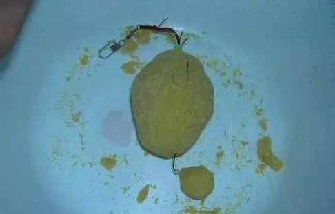 爆炸钩怎么上饵图解防挂底,爆炸钩钓法多久换饵为好