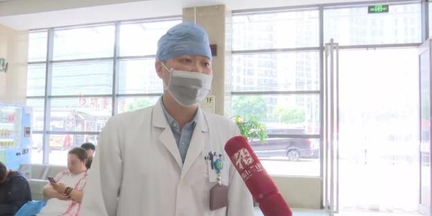 煤气灶爆炸烧伤男子,燃气灶爆炸烧伤男子