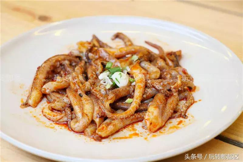 又一家高颜值花园音乐烤吧入驻郫都，趁五一快去痛快的搓一顿吧！