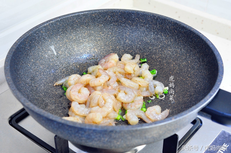清炒虾仁最简单最快的做法大全,清炒虾仁好吃有诀窍学会这两招