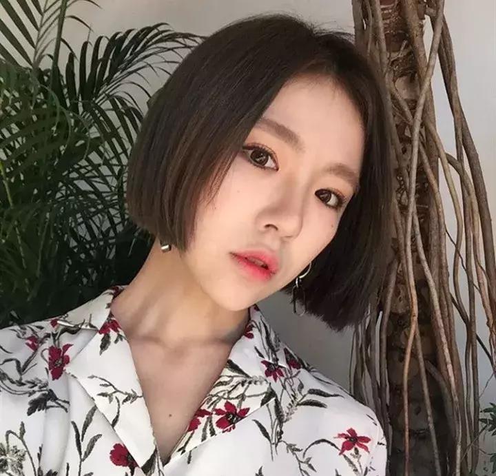 适合圆脸的短发烫发造型最新款,适合圆脸的短发胖女孩