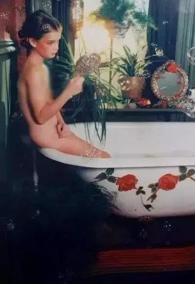 10岁全裸上镜《花花公子》，她的美貌被好莱坞誉为世界第八大奇迹