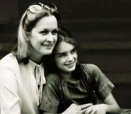 10岁全裸上镜《花花公子》，她的美貌被好莱坞誉为世界第八大奇迹