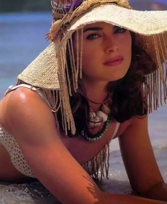 10岁全裸上镜《花花公子》，她的美貌被好莱坞誉为世界第八大奇迹