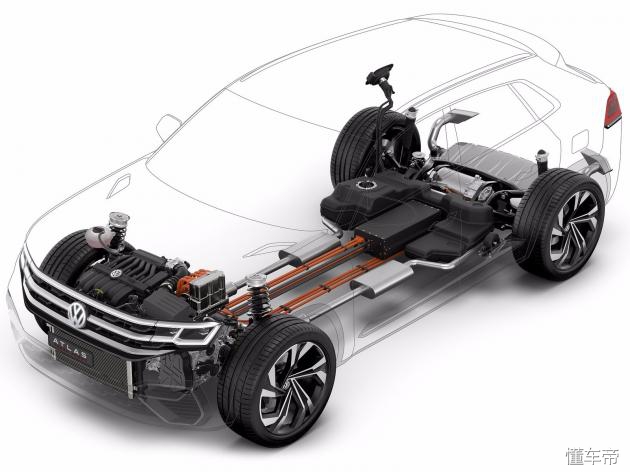 丰田终于火了三厢版登场,丰田phev插电式混合动力