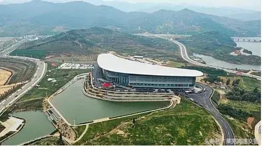 莱芜雪野湖欢迎你地标在哪个位置,莱芜雪野相当于多少个大明湖