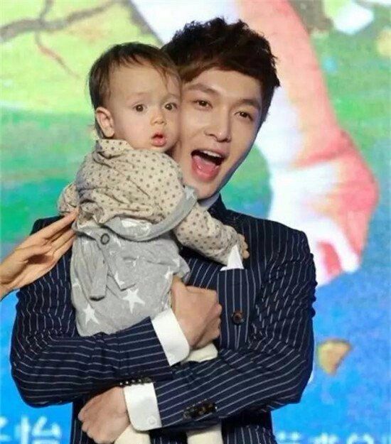 鹿晗谈恋爱涨了多少粉,鹿晗公布恋情时脱粉多少