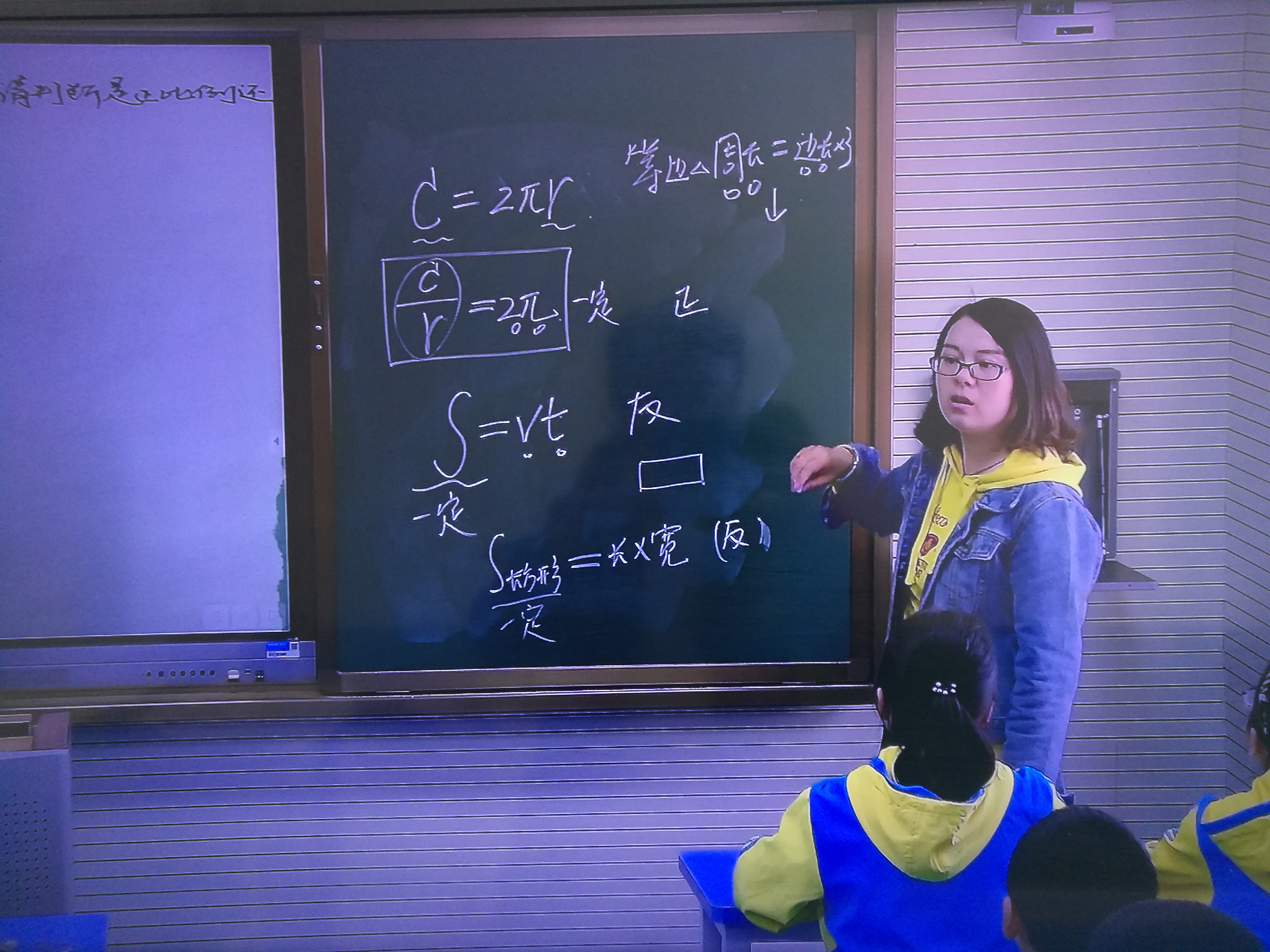 东区小学新录播室助力教师“晒课”创优