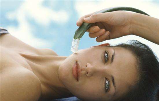 芦荟可以直接涂在脸上美容吗,芦荟抹脸美容吗
