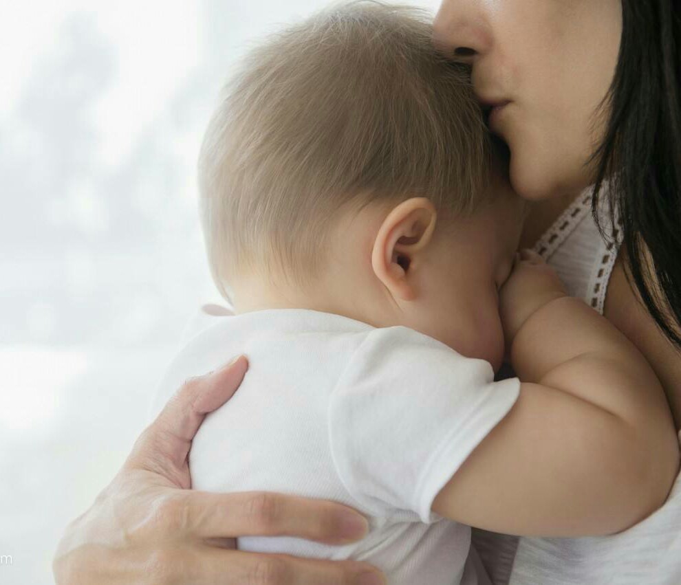 宝宝只吃一侧奶就饱了,宝宝只吃一侧奶怎么回事