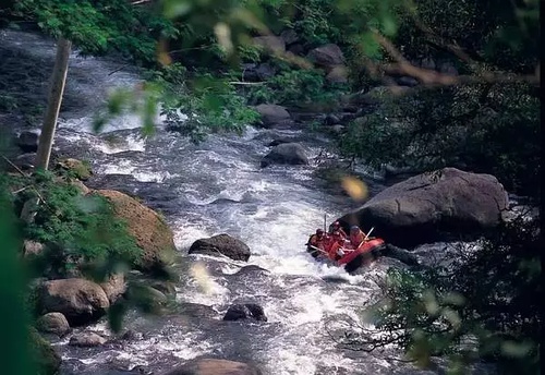 悬崖边别墅建筑,独特的别墅建筑