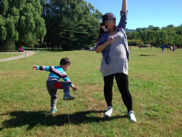 当心风筝飞线伤人视频,春季踏青隐形杀手