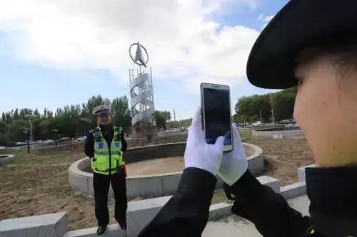 别了!包头极具地标性的雕塑之一北方奔驰“旋律”