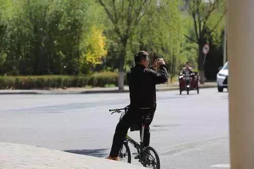 别了!包头极具地标性的雕塑之一北方奔驰“旋律”