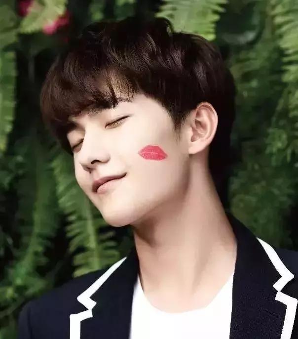 baby口红正红,baby同款口红橘粉